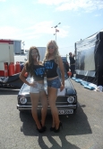 modified-car-show-models-sants-pod