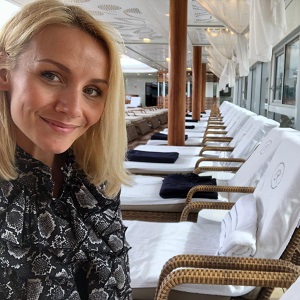 8 Reasons A Professional Mc Makes All The Difference 1 Presenter